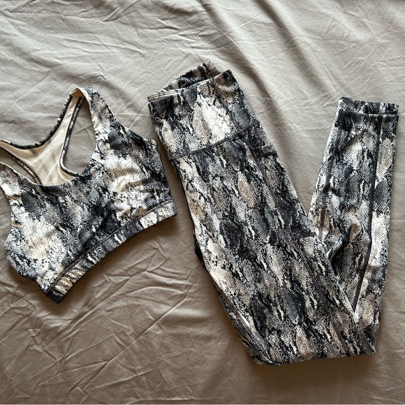 Mondetta Black and White Snake Print Leggings - Picture 3 of 9